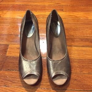 Aerosoles Gold Metallic Wedges