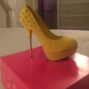 High heel shoes