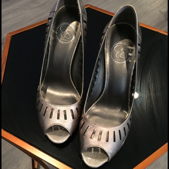 Gorgeous gently worn Jessica Simpson heels - sz 7