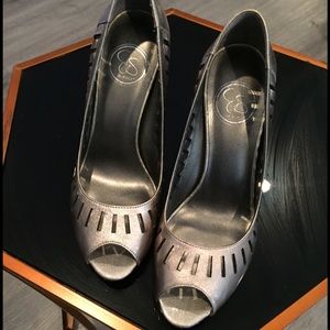 Gorgeous gently worn Jessica Simpson heels - sz 7