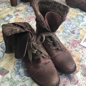 Size 9 Steve Madden lace up boots!