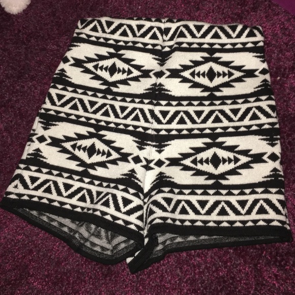 High-waisted Aztec Shorts