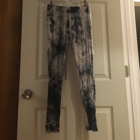 Blue and white tie dye leggings