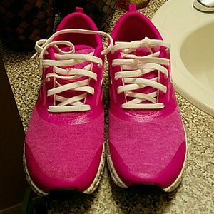 CUTE PINK NEW BALANCE SNEAKERS
