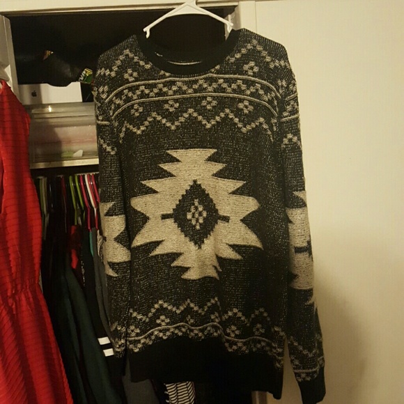 On the Byas sweater Size L - Picture 1 of 1