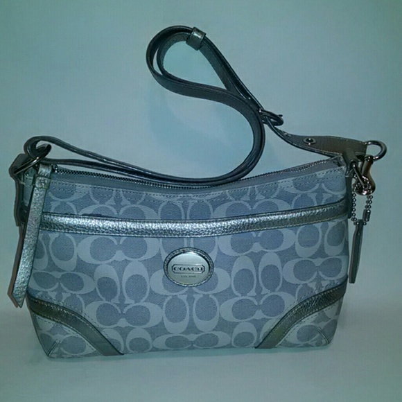 Coach Handbags - 💯% Authentic Coach Bag