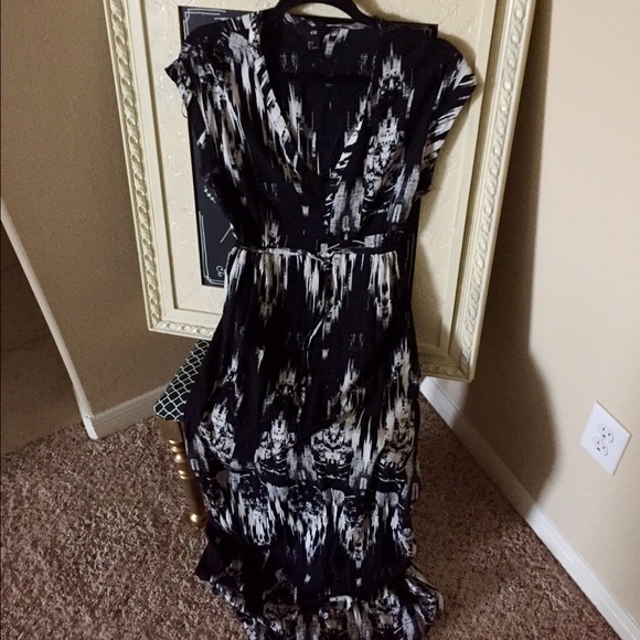 H&M Dresses & Skirts - black and white H&M dress
