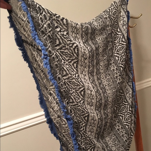 Black/white tribal infinity scarf w/ blue fringe