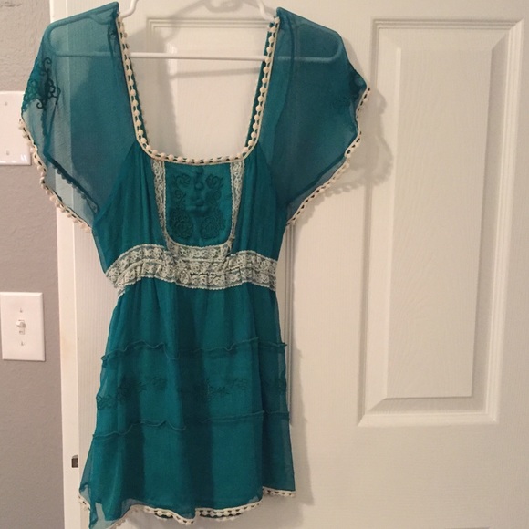 Adorable emerald green top