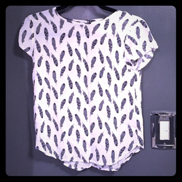 Cute little feather tee! Just like new!