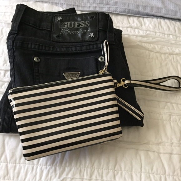 JUST THE NECESSITIES - wristlet - Picture 2 of 3