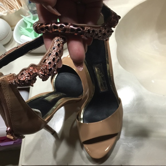 NEW BOUTIQUE 9 SHOES -size 6