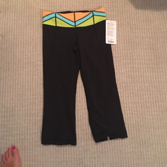 New With Tags Lululemon Gather and Crow crop pants