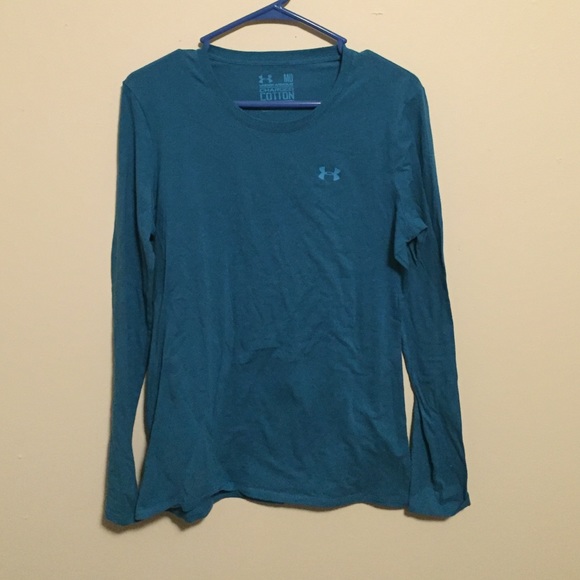 Long sleeve tee.