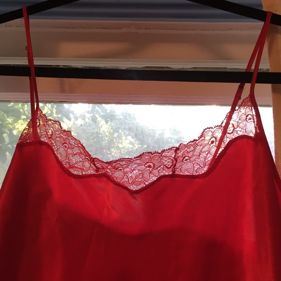 Sleek nightgown - Picture 2 of 4