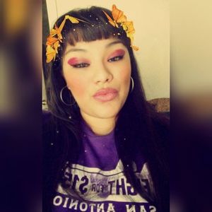 Meet your Posher, Debbiee