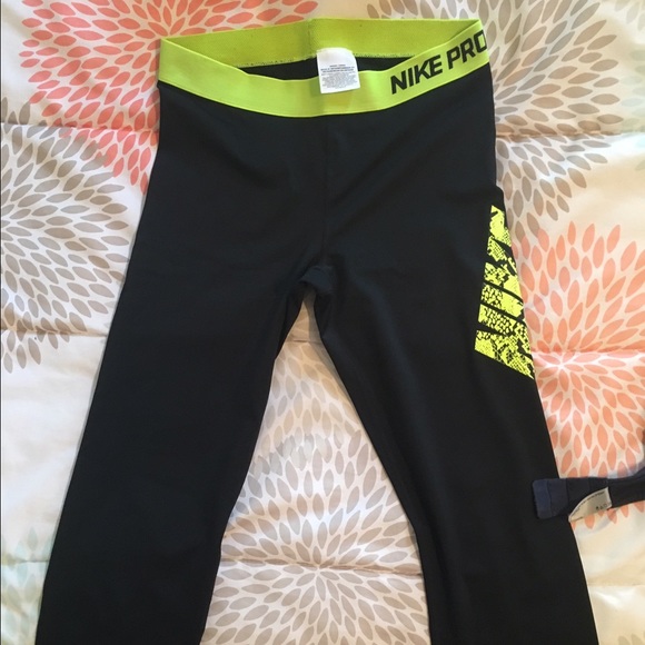 Nike crop leggings