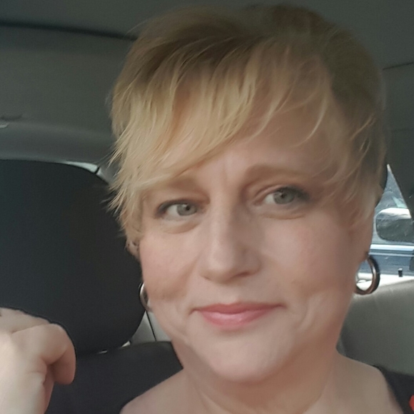 Meet your Posher, Robyn