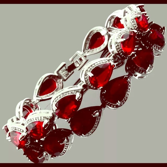 Jewelry - GORGEOUS RUBY COLORED STONES