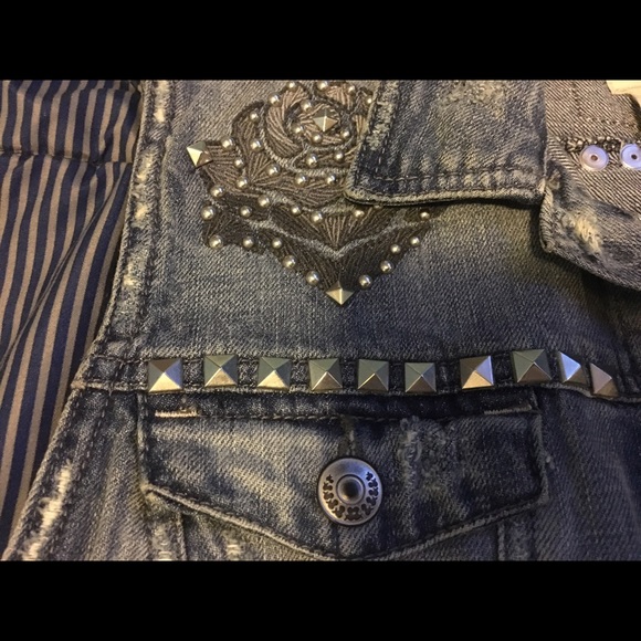 🔸H&M •Studded Jean Vest🔸 - Picture 2 of 4