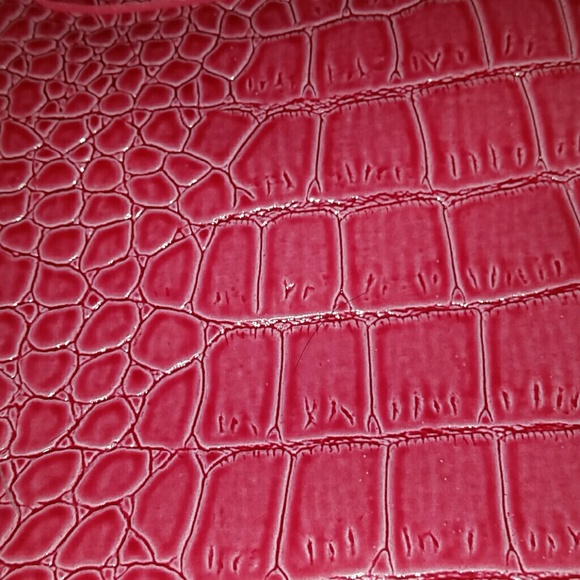 Pink faux alligator purse - Picture 2 of 4