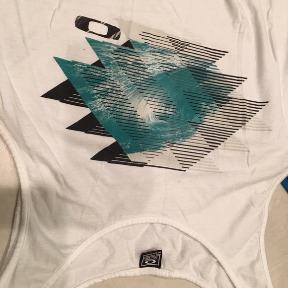 Oakley tank top bundle! - Picture 2 of 3