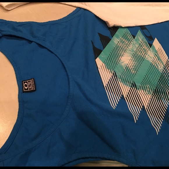 Oakley tank top bundle! - Picture 3 of 3