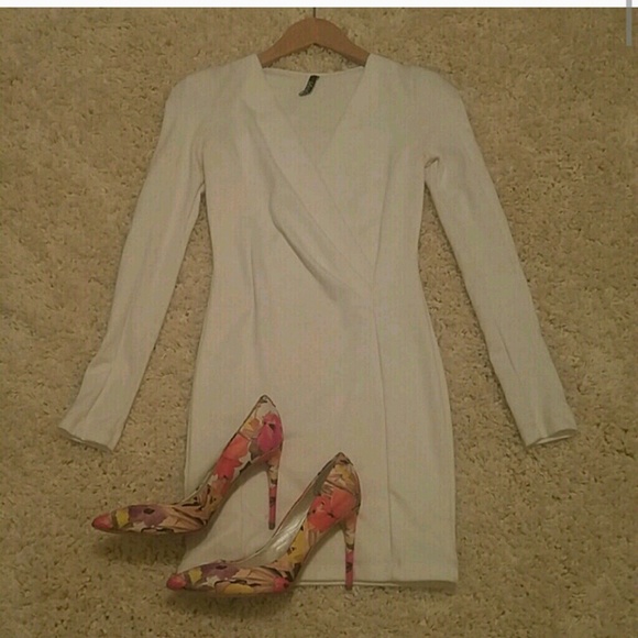 NWOT white long sleeved mini dress. Never worn! - Picture 2 of 2
