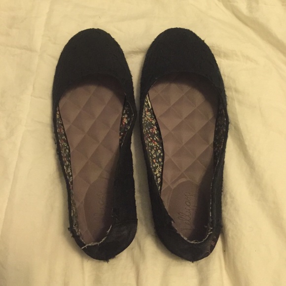 Black comfortable flats