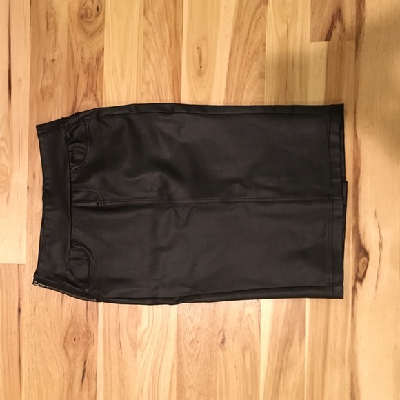 Fax leather pencil skirt