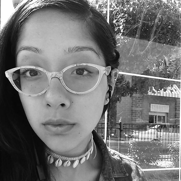 Meet your Posher, Crystal