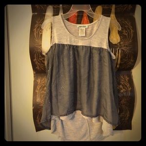 High/low sleeveless top with just enough sparkle✨