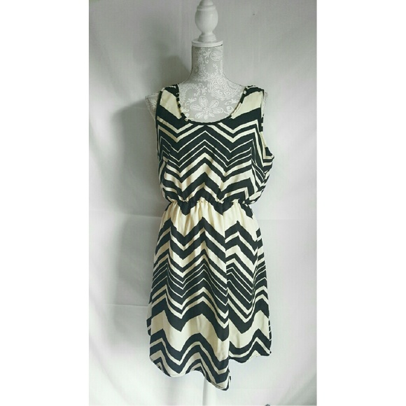 Papermoon chevron print dress size large