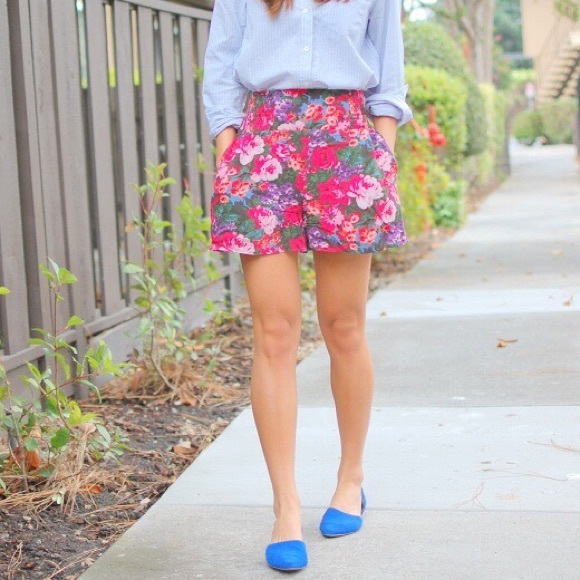 Urban Outfitters Shorts - Like NEW Kimchi Blue bright floral skorts Urban Outfitters Shorts - Like NEW Kimchi Blue bright floral skorts