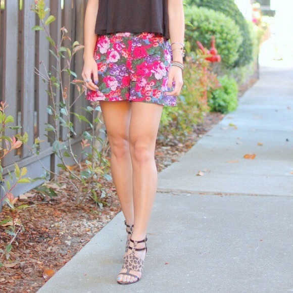 Urban Outfitters Shorts - Like NEW Kimchi Blue bright floral skorts Urban Outfitters Shorts - Like NEW Kimchi Blue bright floral skorts