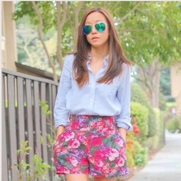 Urban Outfitters Shorts - Like NEW Kimchi Blue bright floral skorts Urban Outfitters Shorts - Like NEW Kimchi Blue bright floral skorts