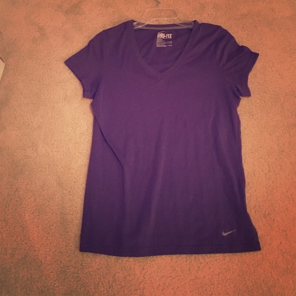 Women's Nike shirt sleeve tee-shirt