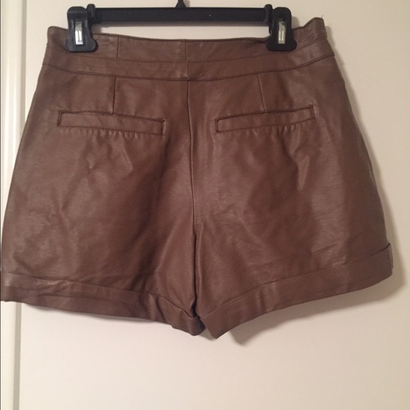 LC Shorts - Picture 2 of 3