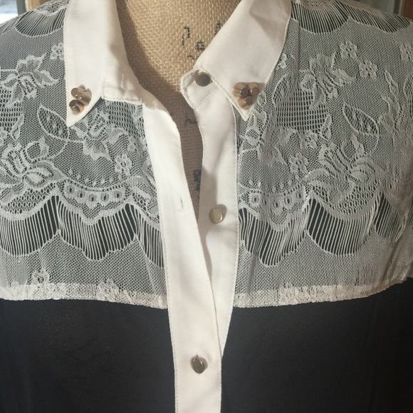 Sheer Sleeveless Blouse - Picture 2 of 3