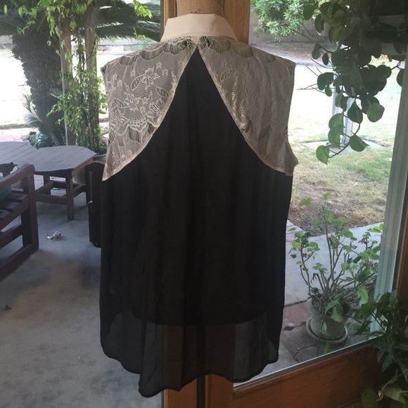 Sheer Sleeveless Blouse - Picture 3 of 3