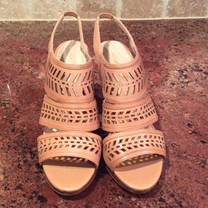 Adrienne Vittadini size 6.5 tan heels
