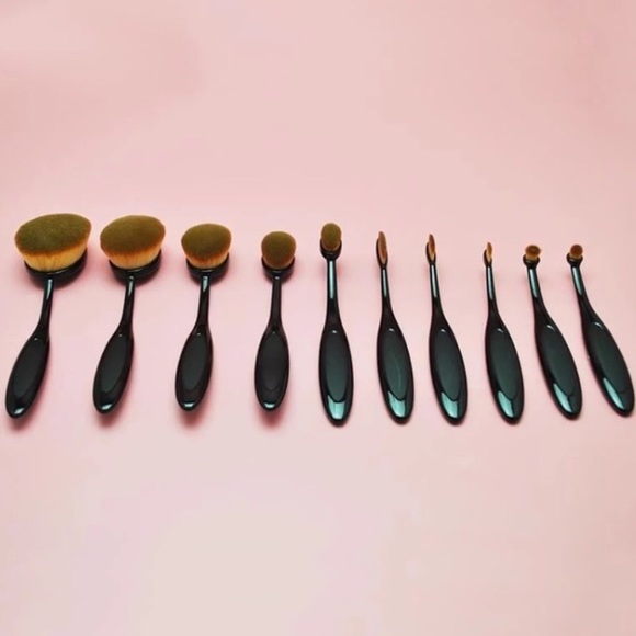 10 Piece Set of Black Oval Makeup Brushes