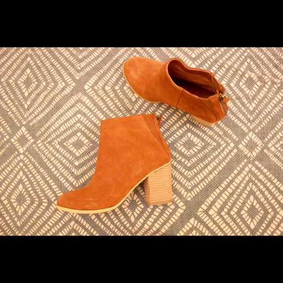 Urban Outfitters Ecote Brown/Cognac Booties Size 7