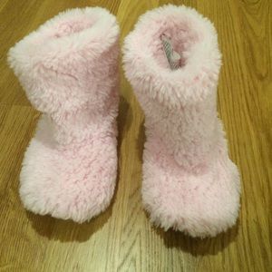 Pottery barn kids Faux fur slipper booties
