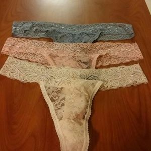 3 Lace Thongs