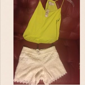 White lace short size 4