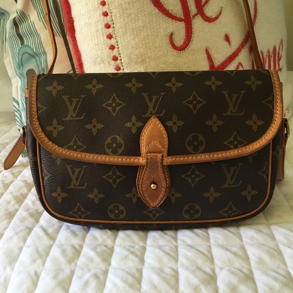 Louis Vuitton Handbags - Authentic Louis Vuitton Shoulder Bag