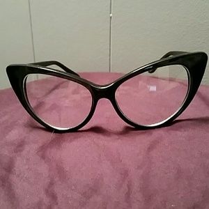 Women's vintage cat-eyed framed glasses