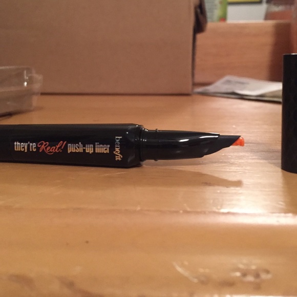 Benefit They're Real! Push up Liner - Picture 4 of 4