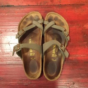 38 Birkenstock Sandals • Gray